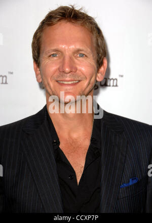 Apr. 10, 2010 - Los Angeles, California, Stati Uniti - SEBASTIAN ROCHE assiste la Premiere Screening di ''Vamped Out'" tenutasi presso Cinespace in Hollywood, CA. 04-09-10. 2010.K64594lunga(Immagine di credito: Â© D. lunga/Globe foto/ZUMApress.com) Foto Stock