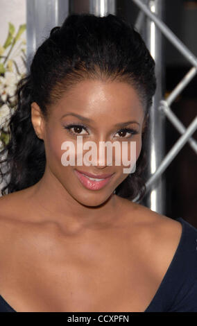 Apr. 12, 2010 - Los Angeles, California, Stati Uniti - CIARA assiste la Premiere mondiale di " "Morte a un funerale" tenutosi presso il Teatro Arclight In Hollywood,CA. 04-12-10. 2010.K64603lunga(Immagine di credito: Â© D. lunga/Globe foto/ZUMApress.com) Foto Stock