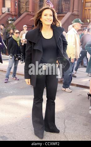 Mar 17, 2010 - New York New York, Stati Uniti d'America - attrice Mariska Hargitay sul set di un film per la serie TV "Legge e ordine: Unità speciale delle vittime si trova in Harlem. (Credito Immagine: Â© Nancy Kaszerman/ZUMA Press) Foto Stock