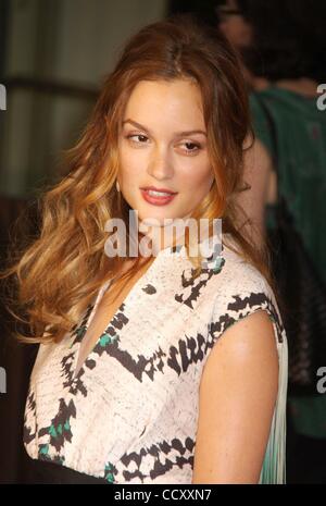 Apr 06, 2010 - New York New York, Stati Uniti d'America - attrice Leighton Meester partecipa al New York premiere di 'Date Notte" tenutasi presso il Teatro Ziegfeld. (Credito Immagine: Â© Nancy Kaszerman/ZUMA Press) Foto Stock