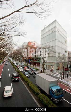 Apr. 16, 2010 - Tokyo, Giappone - un'immagine resa disponibile su Aprile 16 mostra il Christian Dior edificio nel quartiere alla moda di Omotesando quartiere alla moda di Tokyo. L'edificio, completata nel 2003, fu realizzato da 2010 Premio Pritzker laureati Kazuyo Sejima e Ryue Nishizawa. Foto Stock
