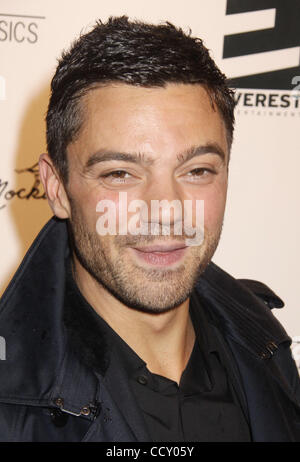 Attore DOMINIC COOPER assiste il New York premiere di 'Maltri e bambino" tenutasi presso il teatro di Parigi. Foto Stock