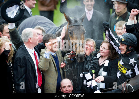 Mcc0021383 Paddy Brennan su Imperial Commabder, vincitore del festival di Cheltenham Gold Cup 2010. 19/3/2010 Foto Stock