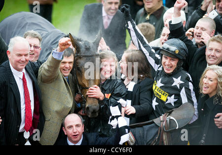 Mcc0021383 Paddy Brennan su Imperial Commabder, vincitore del festival di Cheltenham Gold Cup 2010. 19/3/2010 Foto Stock