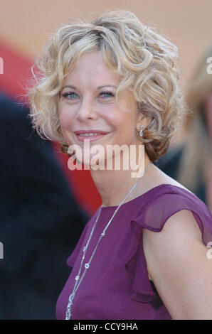 Meg Ryan assiste l'Biutiful Premiere presso il Palais des Festivals durante il 63rd. Foto Stock