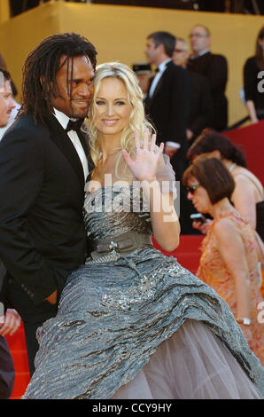 L ex calciatore Christian Karembeu e modello Adriana Karembeu Foto Stock