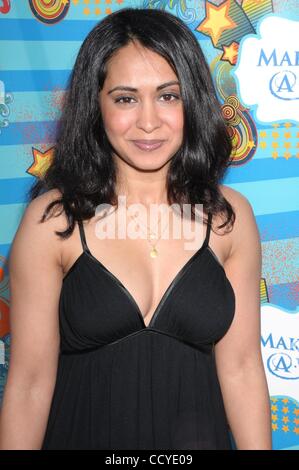 Mar 14, 2010 - Los Angeles, California, Stati Uniti d'America - attrice PARMINDER NAGRA a un giorno a Santa Monica Pier per la marca-A-desiderio Foundation aiutando i bambini e le loro famiglie. (Credito Immagine: Â© Paul Fenton/ZUMA Press) Foto Stock