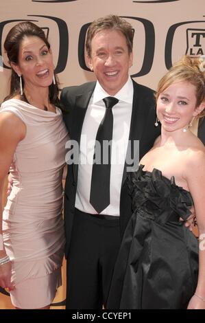 Apr 17, 2010 - Los Angeles, California, Stati Uniti d'America - Attore Tim Allen, moglie JANE HAJDUK, figlia katy al TV Land Awards 2010 tenutasi il Sony Studios Lot, Los Angeles. (Credito Immagine: Â© Paul Fenton/ZUMA Press) Foto Stock