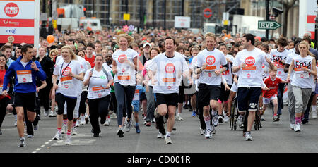 Mar 21, 2010 - Londra, Regno Unito - Leader del partito conservatore David Cameron prende parte alla Sport Relief Mile, Londra, domenica 21 marzo, 2010. Foto di Andrew Parsons. (Credito Immagine: © Andrew Parsons/ZUMApress.com) Foto Stock