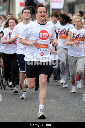 Mar 21, 2010 - Londra, Regno Unito - Leader del partito conservatore David Cameron prende parte alla Sport Relief Mile, Londra, domenica 21 marzo, 2010. Foto di Andrew Parsons. (Credito Immagine: © Andrew Parsons/ZUMApress.com) Foto Stock