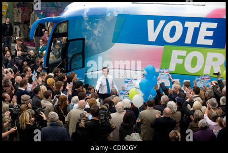Apr. 12, 2010 - Loughborough, Regno Unito - Leader del partito conservatore David Cameron durante una campagna elettorale nel rally di Loughborough, lunedì 12 aprile 2010, foto da Andrew Parsons. (Credito Immagine: © Andrew Parsons/ZUMApress.com) Foto Stock