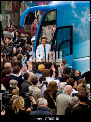 Apr. 12, 2010 - Loughborough, Regno Unito - Leader del partito conservatore David Cameron durante una campagna elettorale nel rally di Loughborough, lunedì 12 aprile 2010, foto da Andrew Parsons. (Credito Immagine: © Andrew Parsons/ZUMApress.com) Foto Stock