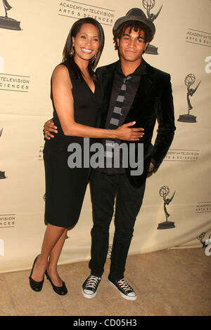 9 giugno 2008 - Hollywood, California, Stati Uniti - Ho13365CHW.La Academy of Television Arts & Sciences PRESENTA IL GIORNO EMMY NOMINEE RECEPTION .SAVANNAH, Burbank, CA .06/09/08.TRACEY ROSS E FIGLIO DI BRYCE (credito Immagine: Â© Clinton Wallace/Globe foto/ZUMAPRESS.com) Foto Stock