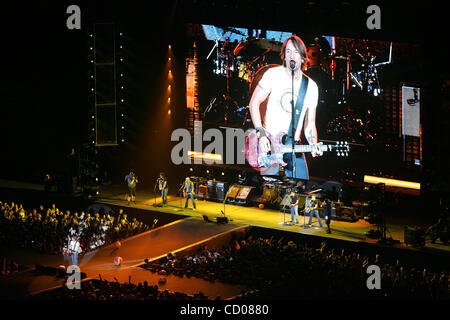 31 maggio 2008 - Glendale, Arizona, Stati Uniti d'America - Paese stella della musica Keith Urban si esibisce dal vivo sul palco presso la University of Phoenix Stadium di Glendale, in Arizona durante il 2008 poeti e pirati tour. (Credito Immagine: © Gene inferiore/Southcreek globale/ZUMApress.com) Foto Stock