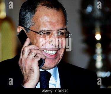 Il leader libico Muammar Gheddafi (non raffigurata) visite in Russia. Il Ministro degli Esteri della Russia Sergei Lavrov (nella foto) assiste la riunione con Gheddafi Foto Stock