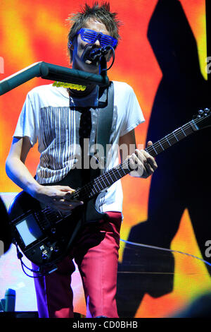 Musa di eseguire a valle di Coachella Music e Arts Festival di Indio, CA il 17 Aprile 2010i membri della band ; Matthew Bellamy Christopher Wolstenholme Dominic Howard Foto Stock