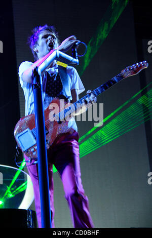 Musa di eseguire a valle di Coachella Music e Arts Festival di Indio, CA il 17 Aprile 2010i membri della band ; Matthew Bellamy Christopher Wolstenholme Dominic Howard Foto Stock