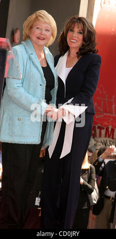 Apr. 10, 2008 - Hollywood, California, Stati Uniti - Ho13163CHW.SOAP STAR KATE LINDER onorato con una stella sulla Hollywood Walk of Fame .7021 Hollywood Blvd, Hollywood, CA .04/10/08.KATE LINDER E LEE PHILLIP BELL.(Immagine di credito: Â© Clinton Wallace/Globe foto/ZUMAPRESS.com) Foto Stock