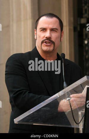 Apr. 25, 2008 - Hollywood, California, Stati Uniti - Ho13321CHW.Michael D. EISNER cerimonia stella sulla Hollywood Blvd WALK OF FAME.El Capitan theater di Hollywood, California 04-25-2008.John Travolta (credito Immagine: Â© Clinton Wallace/Globe foto/ZUMAPRESS.com) Foto Stock