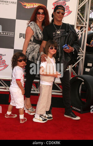 Apr. 26, 2008 - Hollywood, California, Stati Uniti - Ho13320CHW.''SPEED RACER'' Premiere mondiale .NOKIA THEATER DI LOS ANGELES, CALIFORNIA 04-26-2008.Slash dei Guns N' Roses E VELVET REVOLVER CON LA MOGLIE PERLA FERRAR E FIGLI (credito Immagine: Â© Clinton Wallace/Globe foto/ZUMAPRESS.com) Foto Stock