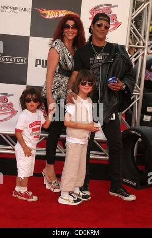 Apr. 26, 2008 - Hollywood, California, Stati Uniti - Ho13320CHW.''SPEED RACER'' Premiere mondiale .NOKIA THEATER DI LOS ANGELES, CALIFORNIA 04-26-2008.Slash dei Guns N' Roses E VELVET REVOLVER CON LA MOGLIE PERLA FERRAR E FIGLI (credito Immagine: Â© Clinton Wallace/Globe foto/ZUMAPRESS.com) Foto Stock