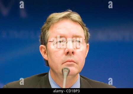 15 ott 2008 - Bruxelles, Belgio - Segretario Generale del Centro europeo delle imprese RAINER PLASSMAN è raffigurato durante la conferenza stampa del vertice sociale trilaterale per la crescita e l'occupazione in vista di un vertice del Consiglio europeo presso la sede del Consiglio europeo. (Credito Immagine: Â© Wikto Foto Stock