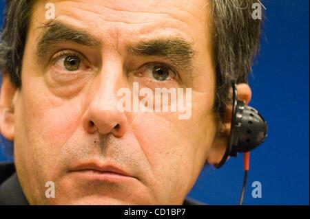 15 ott 2008 - Bruxelles, Belgio - Il Primo ministro francese Francois Fillon nella foto durante la conferenza stampa del vertice sociale trilaterale per la crescita e l'occupazione in vista di un vertice del Consiglio europeo presso la sede del Consiglio europeo. (Credito Immagine: Â© Wiktor Dabkowski/ZUMA Press) Foto Stock