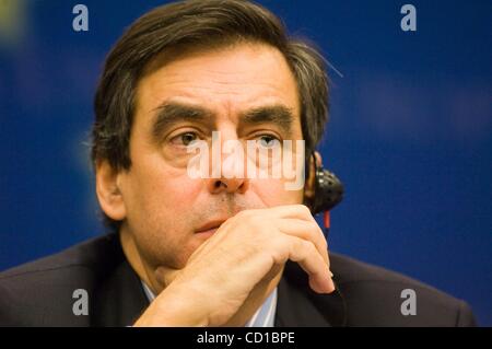 15 ott 2008 - Bruxelles, Belgio - Il Primo ministro francese Francois Fillon nella foto durante la conferenza stampa del vertice sociale trilaterale per la crescita e l'occupazione in vista di un vertice del Consiglio europeo presso la sede del Consiglio europeo. (Credito Immagine: Â© Wiktor Dabkowski/ZUMA Press) Foto Stock