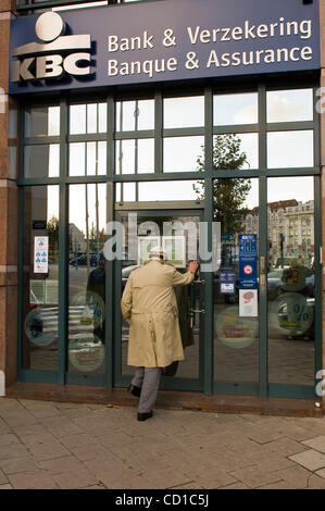 La banca belga KBC sede nel centro di Bruxelles il 27 ottobre 2008. KBC divenne il 27 ottobre l'ultima banca belga per ottenere il suo capitale sostenuto dallo Stato belga, che è quella di pompare 3,5 miliardi di euro (4,4 miliardi di USdollars) nel gruppo dopo una quota slump. Insistendo sul fatto che il suo Foto Stock