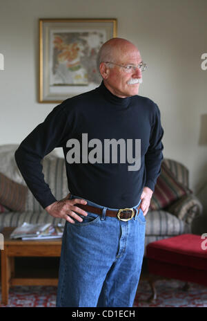 Mar 12, 2008 - Stanford , California, USA - TOBIAS WOLFF ultimo libro è "Nuovo e Storie selezionate.' Wolff è un professore nella Scuola di Scienze Umanistiche e delle Scienze presso la Stanford University e ha insegnato inglese a partire dal 1997. (Credito Immagine: © Norbert von der Groeben/Norbeert von der Groeben/ZUMA premere Foto Stock