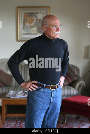 Mar 12, 2008 - Stanford , California, USA - TOBIAS WOLFF ultimo libro è "Nuovo e Storie selezionate.' Wolff è un professore nella Scuola di Scienze Umanistiche e delle Scienze presso la Stanford University e ha insegnato inglese a partire dal 1997. (Credito Immagine: © Norbert von der Groeben/Norbeert von der Groeben/ZUMA premere Foto Stock