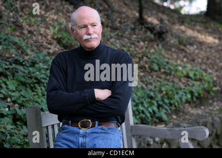 Mar 12, 2008 - Stanford , California, USA - TOBIAS WOLFF ultimo libro è "Nuovo e Storie selezionate.' Wolff è un professore nella Scuola di Scienze Umanistiche e delle Scienze presso la Stanford University e ha insegnato inglese a partire dal 1997. (Credito Immagine: © Norbert von der Groeben/Norbeert von der Groeben/ZUMA premere Foto Stock