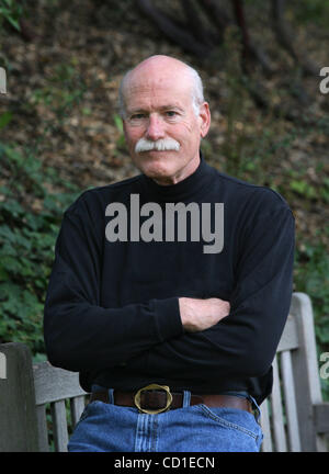 Mar 12, 2008 - Stanford , California, USA - TOBIAS WOLFF ultimo libro è "Nuovo e Storie selezionate.' Wolff è un professore nella Scuola di Scienze Umanistiche e delle Scienze presso la Stanford University e ha insegnato inglese a partire dal 1997. (Credito Immagine: © Norbert von der Groeben/Norbeert von der Groeben/ZUMA premere Foto Stock