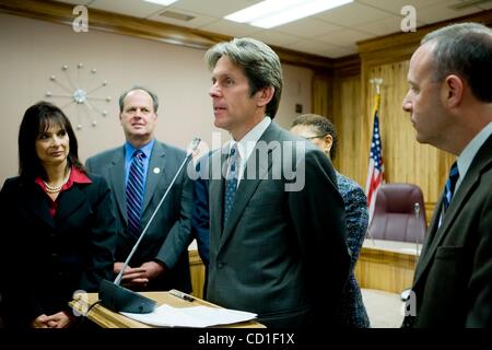 Apr 02, 2008 - Sacramento, California, Stati Uniti d'America - Attore Cole di Gary parla di sua figlia con autismo durante una conferenza stampa presso il Campidoglio a svelare un pacchetto legislativo di nove fatture per combattere l'aumento nella diagnosi di bambini con disturbi dello spettro autistico, Mercoledì, Aprile 2, 2008. (Credito Foto Stock