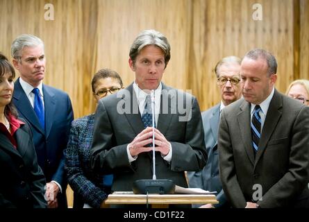 Apr 02, 2008 - Sacramento, California, Stati Uniti d'America - Attore Cole di Gary parla di sua figlia con autismo durante una conferenza stampa presso il Campidoglio a svelare un pacchetto legislativo di nove fatture per combattere l'aumento nella diagnosi di bambini con disturbi dello spettro autistico, Mercoledì, Aprile 2, 2008. (Credito Foto Stock