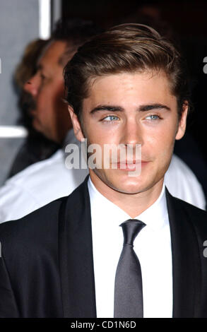 16 ottobre 2008 - Hollywood, California, Stati Uniti - Ho13839PR.La premiere del ''HIGH SCHOOL MUSICAL 3'' a GALEN Center, University of Southern California 10-16-2008. - - ZAC EFRON(Immagine di credito: Â© Phil Roach/Globe foto/ZUMAPRESS.com) Foto Stock