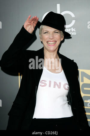 Novembre 23, 2008 - Los Angeles, California, Stati Uniti d'America - musicista Annie Lennox arrivando al 2008 American Music Awards tenutosi presso il Nokia Theater. (Credito Immagine: © Lisa O'Connor/ZUMA Press) Foto Stock