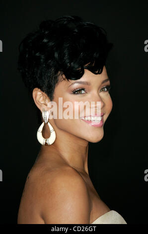 Novembre 23, 2008 - Los Angeles, California, Stati Uniti d'America - cantante Rihanna arrivando al 2008 American Music Awards tenutosi presso il Nokia Theater. (Credito Immagine: © Lisa O'Connor/ZUMA Press) Foto Stock