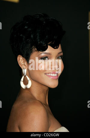 Novembre 23, 2008 - Los Angeles, California, Stati Uniti d'America - cantante Rihanna arrivando al 2008 American Music Awards tenutosi presso il Nokia Theater. (Credito Immagine: © Lisa O'Connor/ZUMA Press) Foto Stock