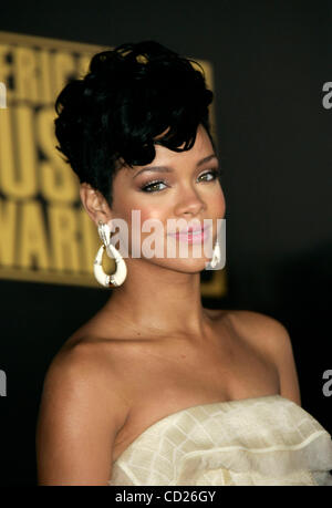 Novembre 23, 2008 - Los Angeles, California, Stati Uniti d'America - cantante Rihanna arrivando al 2008 American Music Awards tenutosi presso il Nokia Theater. (Credito Immagine: © Lisa O'Connor/ZUMA Press) Foto Stock