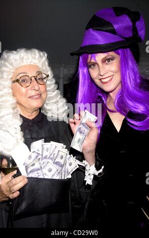 Ottobre 29, 2003 - New York New York, Stati Uniti - K33779JKRON.8TH Annuale HALLOWEEN SFERA..CENTRAL PARK, New York New York.. / 2003.Sigourney Weaver(Immagine di credito: Â© Giovanni Krondes/Globe foto/ZUMAPRESS.com) Foto Stock