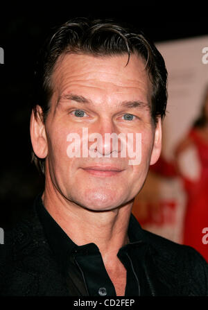 Jan 12, 2006; Hollywood, California, Stati Uniti d'America; attore Patrick Swayze presso l' ultima vacanza' Los Angeles Premiere detenute presso il Dome Glossari Affini. Credito: Foto di Lisa O'Connor/ZUMA premere. (©) Copyright 2006 by Lisa O'Connor Foto Stock