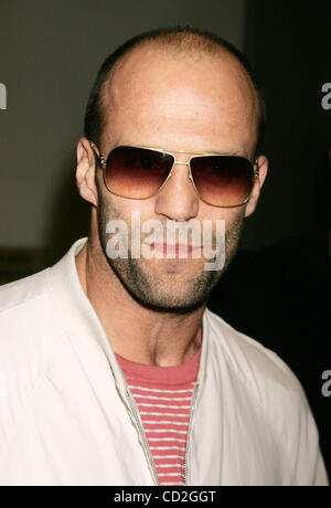Mar 03, 2008 - New York, NY, STATI UNITI D'AMERICA - attore Jason Statham arriva per apparizioni televisive in Times Square per promuovere il suo nuovo film "Il job della Banca." (credito Immagine: © Nancy Kaszerman/ZUMA Press) Foto Stock