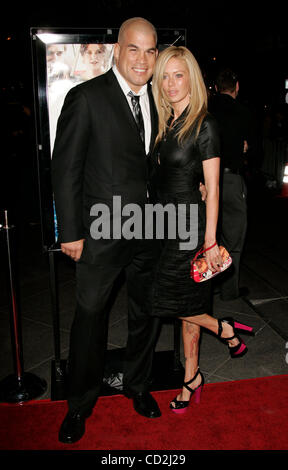 Mar 6, 2008 - West Hollywood, California, Stati Uniti d'America - Fighter Tito Ortiz & attrice jenna jameson arrivando al 'Sleepwalking' Los Angeles Premiere detenute al Directors Guild of America. (Credito Immagine: © Lisa O'Connor/ZUMA Press) Foto Stock