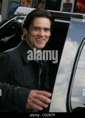 Mar 10, 2008 - New York New York, Stati Uniti - Gli ospiti di lasciare il Letterman Show.Ed Sullivan Theater 03-10-2008. 2008.Jim Carrey.K56513RM(Immagine di credito: Â© Rick Mackler/Globe foto/ZUMAPRESS.com) Foto Stock