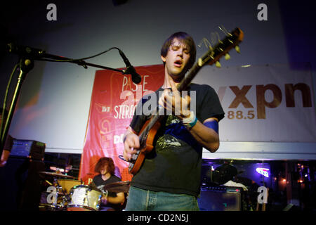 I Whigs al volume di eseguire in Austin Texas il 14 marzo 2008 durante SXSW 2008. South by Southwest. Parker Gispert - chitarra , vocals Julian a Dorio - i tamburi Tim Deaux - Basso Foto Stock