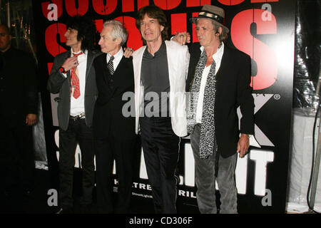 Mar 30, 2008 - New York New York, Stati Uniti - PREMIERE di ''SHINE UNA LUCE''.Teatro Ziegfeld 30/03/-2008. 2008. ROLLING STONES.K57052RM..Ron Wood, CHARLIE WATTS, MICK JAGGER, Keith Richards.(Immagine di credito: Â© Rick Mackler/Globe foto/ZUMAPRESS.com) Foto Stock