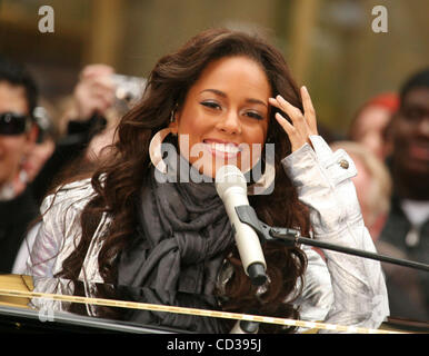 Apr 21, 2008 - New York, NY, STATI UNITI D'AMERICA - cantante Alicia Keys esegue sul "oggi" molla mostra una serie di concerti tenuti presso il Rockefeller Plaza. (Credito immagine: Foto Stock