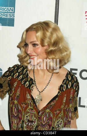 Apr. 24, 2008 - New York New York, Stati Uniti - K58063ML." Io sono perché siamo '' PREMIERE MONDIALE DEL 2008 A TRIBECA FILM FESTIVAL BOROUGH MANHATTAN Community College/TPAC, New York New York 04-24-2008. - MADONNA(Immagine di credito: Â© Mitchell Levy/Globe foto/ZUMAPRESS.com) Foto Stock