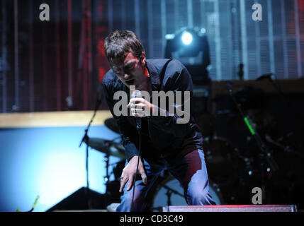 Apr 25, 2008 - Indio, California, Stati Uniti d'America - musicista Richard Ashcroft della banda la Verve suona dal vivo come parte del 2008 Coachella Valley Music e Arts Festival che si svolge all'Impero Polo campo situato in Indio. I tre giorni del festival si richiamano migliaia di appassionati di vedere i musicisti Foto Stock